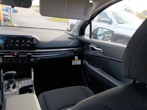 New 2026 Kia Sportage LX image 11