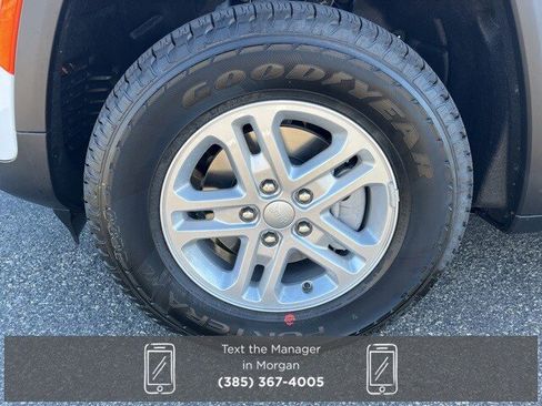 New 2025 Jeep Grand Cherokee Laredo w/ Luxury Tech Group I image 9