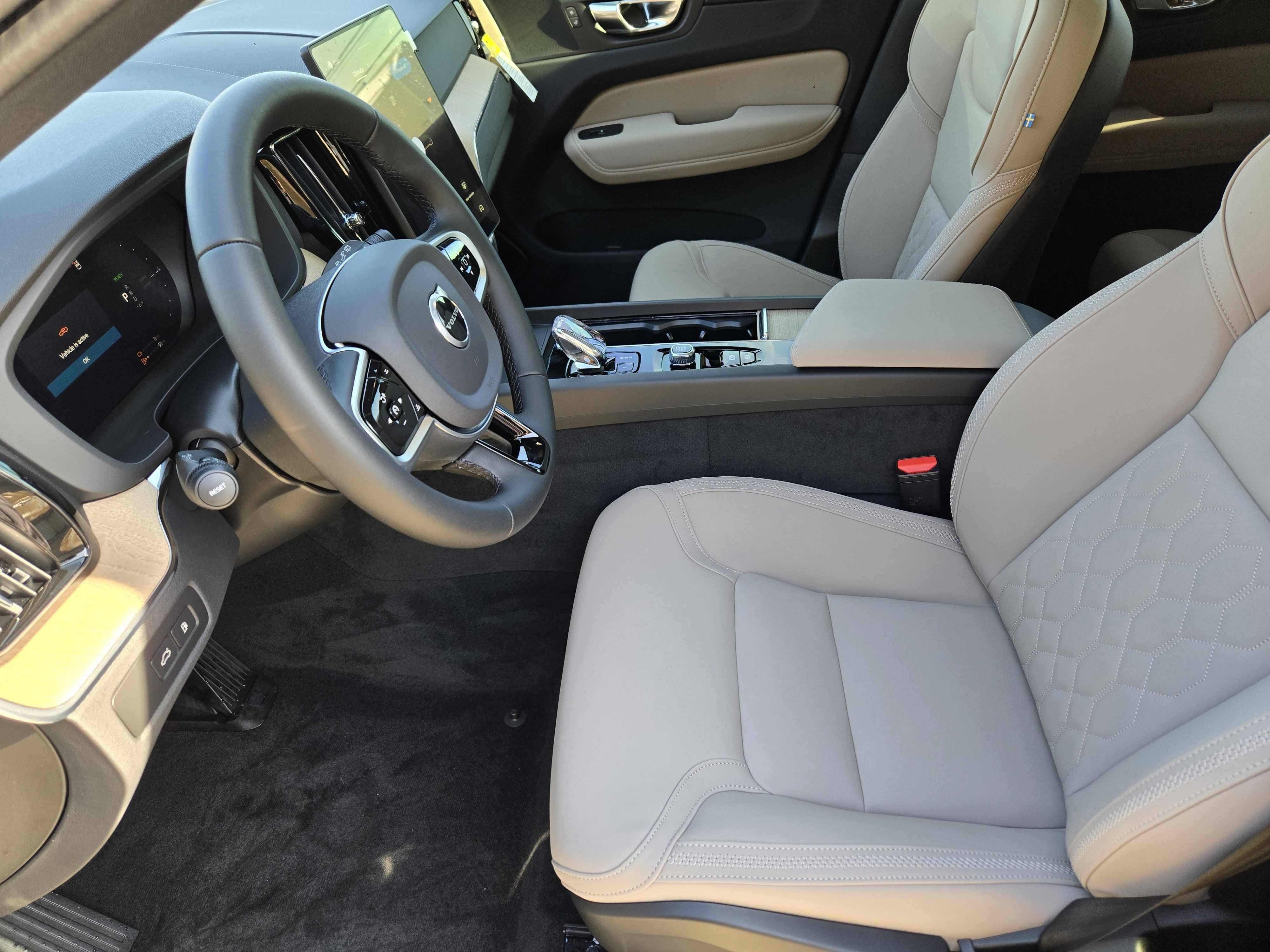 Used 2026 Volvo XC60 T8 Plus w/ Protection Package Premier AWD/4WD image 13