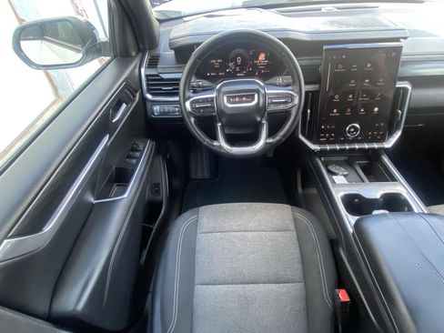Used 2025 GMC Acadia Elevation AWD/4WD image 11