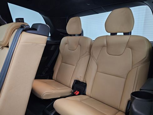 Used 2022 Volvo XC90 T6 Inscription w/ Lounge Package image 24