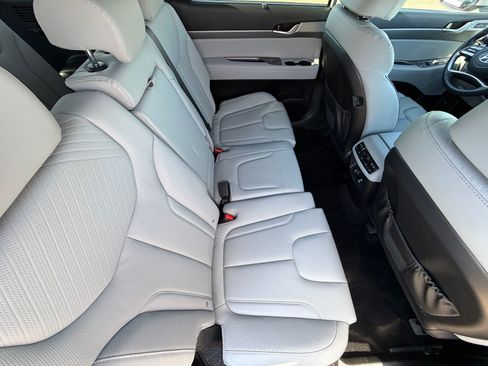 Used 2025 Hyundai Palisade SEL FWD image 13