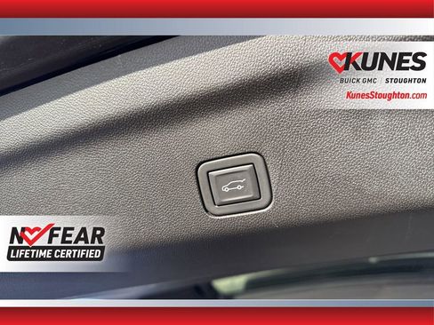 Used 2025 Chevrolet Suburban RST image 27