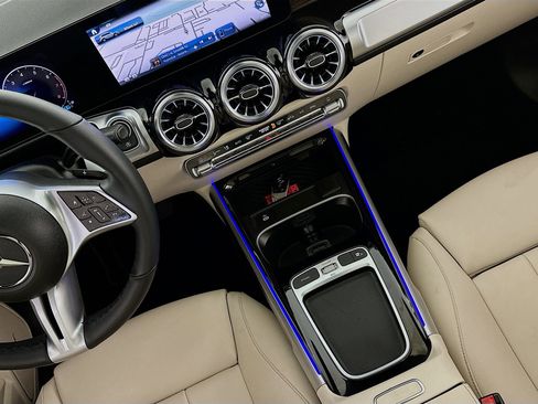 Used 2024 Mercedes-Benz GLB 250 4MATIC w/ Exclusive Package image 21