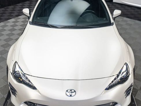 Used 2017 Toyota 86 RWD image 6