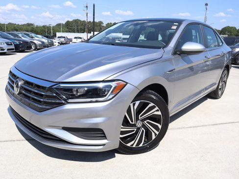 Used 2020 Volkswagen Jetta SEL image 2