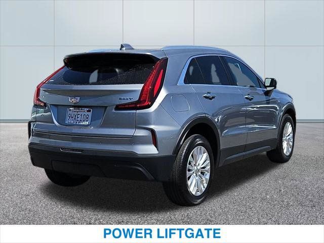 Used 2024 Cadillac XT4 Luxury w/ Cold Weather Package FWD image 7