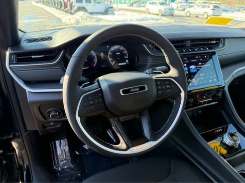 Used 2025 Jeep Grand Cherokee L Laredo w/ Luxury Tech Group I image 14