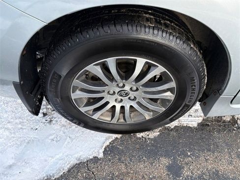 Used 2020 Toyota Sienna Limited Premium image 20