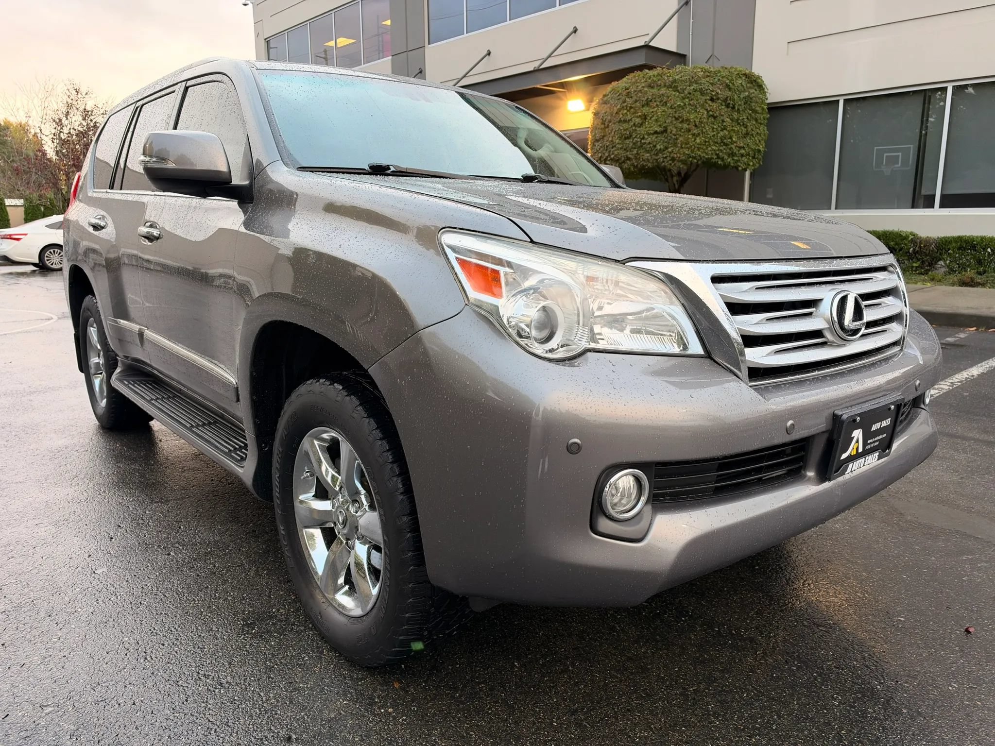 Used 2013 Lexus GX 460 w/ Comfort Plus Pkg AWD/4WD image 3