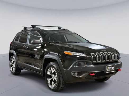 Used 2017 Jeep Cherokee Trailhawk w/ Comfort/Convenience Group image 9