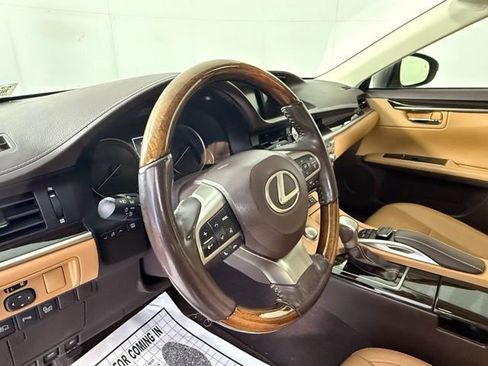 Used 2018 Lexus ES 350 w/ Luxury Package w/Wood Trim image 12