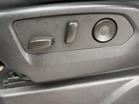 Used 2023 Chevrolet Suburban Premier image 40