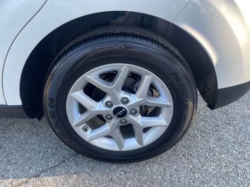 Used 2025 Kia Soul LX w/ LX Technology Package image 25