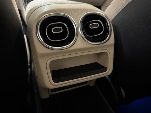 Used 2025 Mercedes-Benz C 300 Sedan image 19