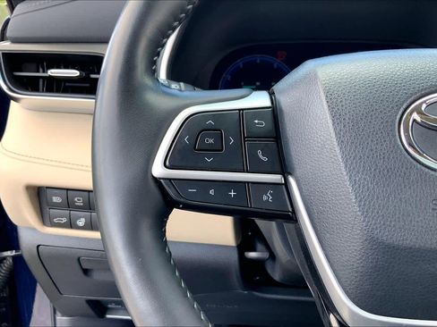 Used 2024 Toyota Highlander Limited image 23