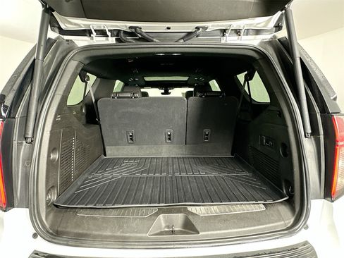 Used 2021 Chevrolet Suburban Premier w/ Premium Package image 28