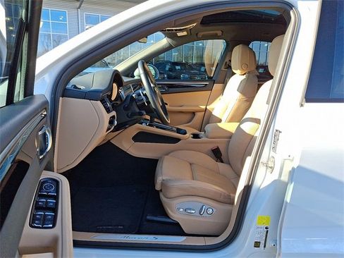 Used 2022 Porsche Macan S image 14