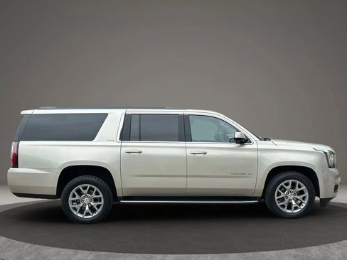 Used 2017 GMC Yukon XL SLE w/ SLE Value Package image 10