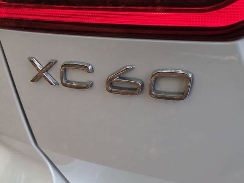 Used 2024 Volvo XC60 B5 Plus AWD/4WD image 13