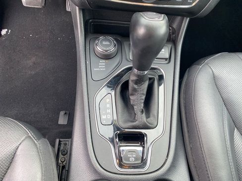 Used 2020 Jeep Cherokee Limited image 12