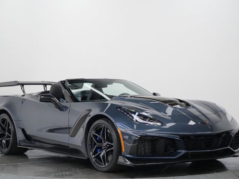 Used 2019 Chevrolet Corvette ZR1 RWD image 3