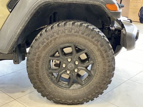 Used 2025 Jeep Wrangler Sport AWD/4WD image 12