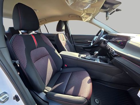 New 2026 Nissan Sentra SR w/ Floor Mat Package FWD image 11