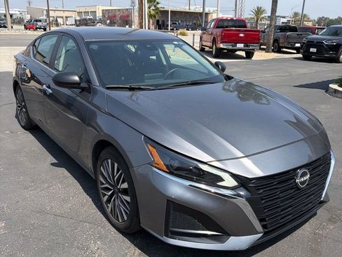 Used 2024 Nissan Altima 2.5 SV image 4