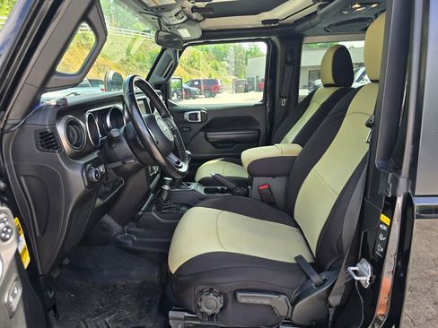 Used 2020 Jeep Wrangler Sport AWD/4WD image 4