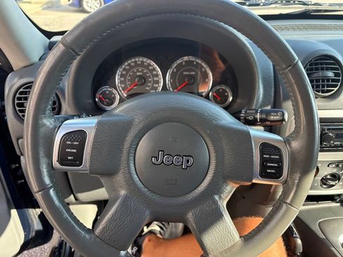 Used 2005 Jeep Liberty Limited AWD/4WD image 12