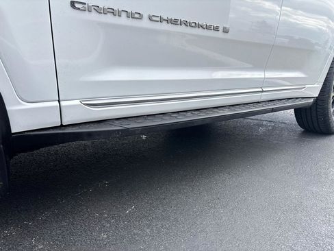 Used 2023 Jeep Grand Cherokee Summit AWD/4WD image 40