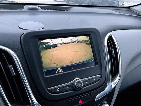 Used 2021 Chevrolet Equinox LS image 14