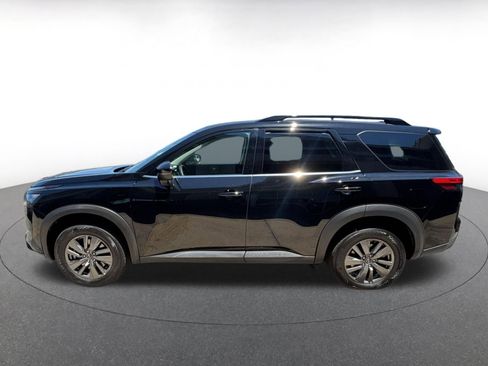 Used 2025 Nissan Pathfinder SV FWD image 10