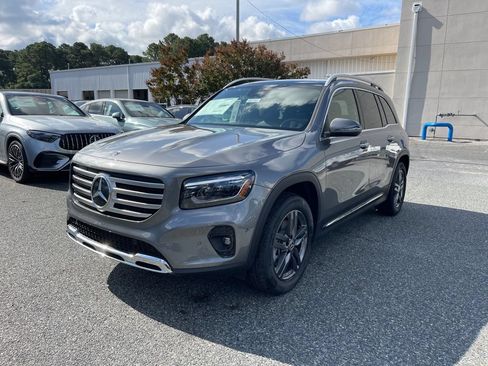 Used 2026 Mercedes-Benz GLB 250 4MATIC image 1