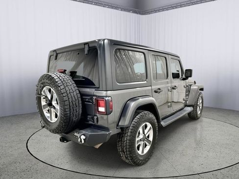 Used 2018 Jeep Wrangler Unlimited Sahara image 2