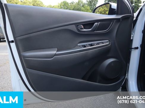 Used 2021 Hyundai Kona SE image 15