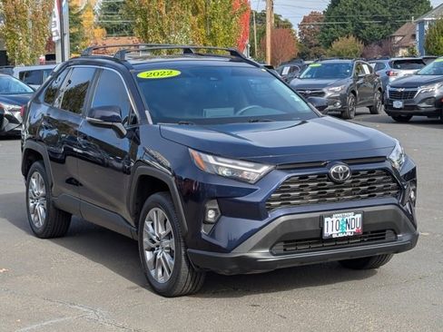 Used 2022 Toyota RAV4 XLE Premium image 7