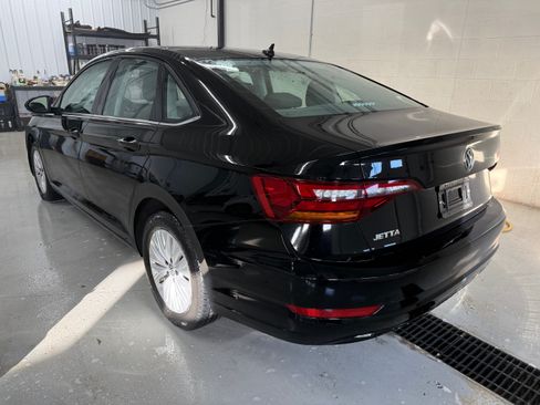 Used 2019 Volkswagen Jetta R-Line FWD image 4