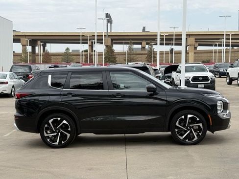 Used 2024 Mitsubishi Outlander SE FWD image 3