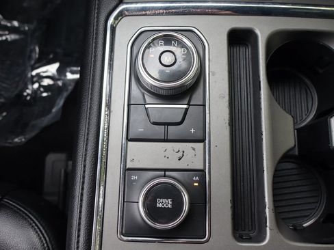 Used 2019 Ford Expedition XLT w/ Equipment Group 202A AWD/4WD image 37