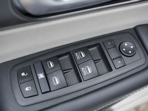 Certified 2024 Chrysler Pacifica Touring-L image 24