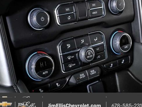 Certified 2024 Chevrolet Suburban LT RWD image 17