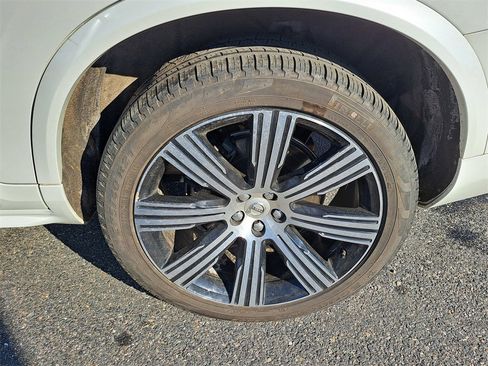 Used 2023 Volvo XC90 B6 Ultimate w/ Lounge Package image 32