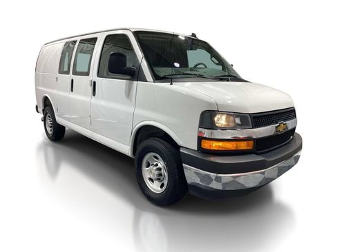 Used 2025 Chevrolet Express 2500 w/ Driver Convenience Package RWD image 5