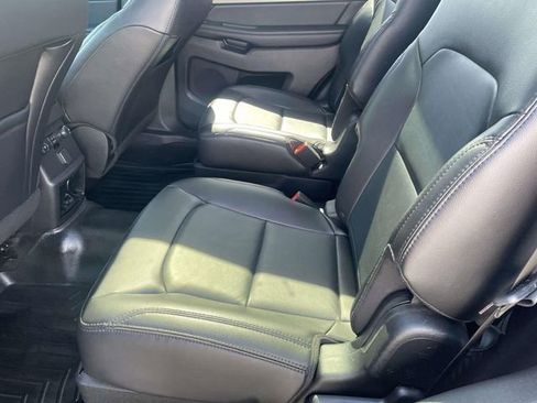 Used 2018 Ford Explorer XLT w/ Equipment Group 202A FWD image 12
