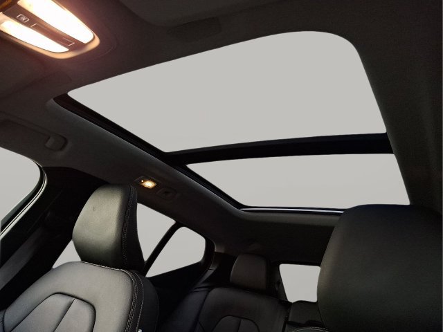 Certified 2026 Volvo XC40 B5 Plus AWD/4WD image 12