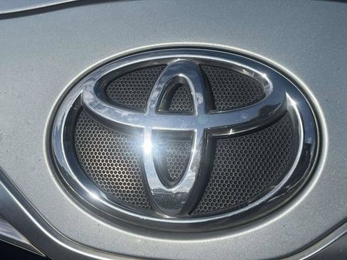 Used 2010 Toyota Camry Hybrid w/ Upgrade Pkg FWD image 11