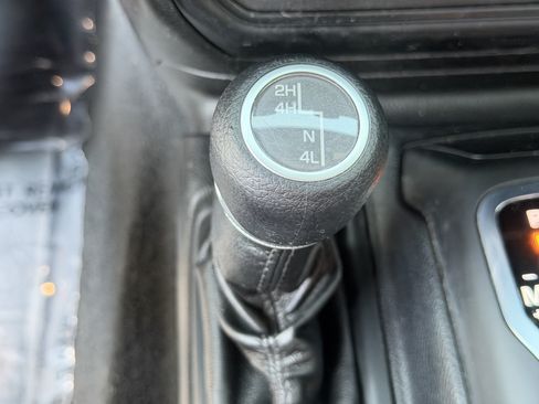 Used 2020 Jeep Wrangler Sport AWD/4WD image 25
