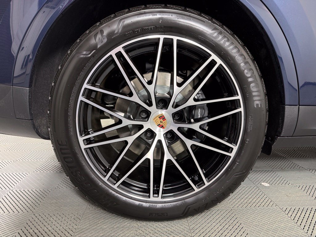 Certified 2026 Porsche Cayenne AWD/4WD image 11